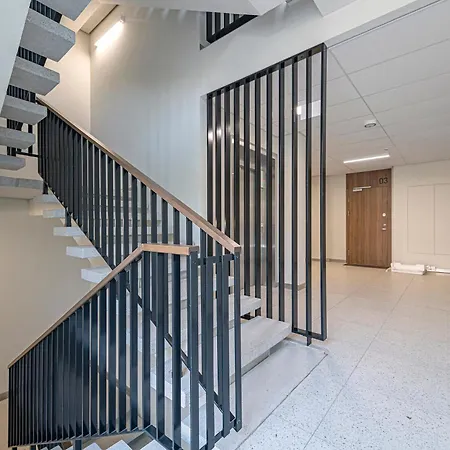 Lejlighed Modern 2-Bedroom Apartment With Free Parking By Eiro