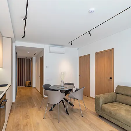 Modern 2-Bedroom Apartment With Free Parking By Eiro