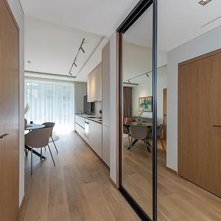 Lejlighed Modern 2-Bedroom Apartment With Free Parking By Eiro