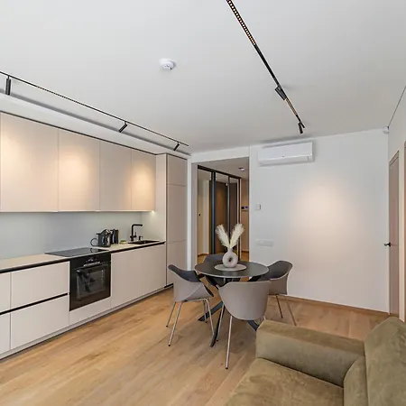 Modern 2-Bedroom Apartment With Free Parking By Eiro * Kaunas
