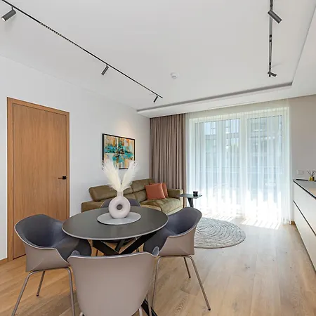 Modern 2 Bd By Domvia 아파트