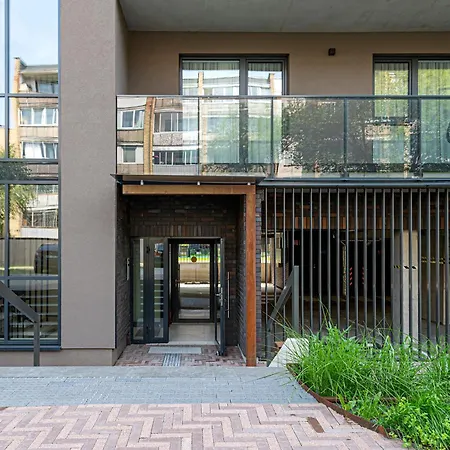 Lejlighed Modern 2-Bedroom Apartment With Free Parking By Eiro *