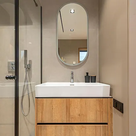 Modern 2 Bd Apartment By Domvia *
