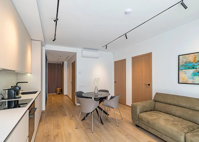 Modern 2 Bd By Domvia